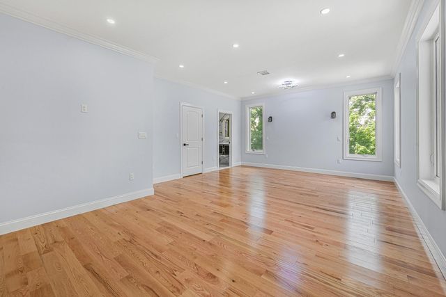 892 Barry Drive W, Valley Stream, NY 11580