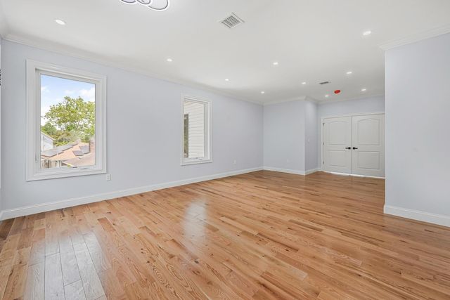 892 Barry Drive W, Valley Stream, NY 11580