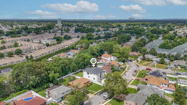 892 Barry Drive W, Valley Stream, NY 11580
