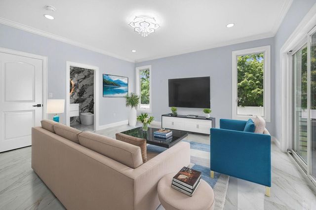 892 Barry Drive W, Valley Stream, NY 11580