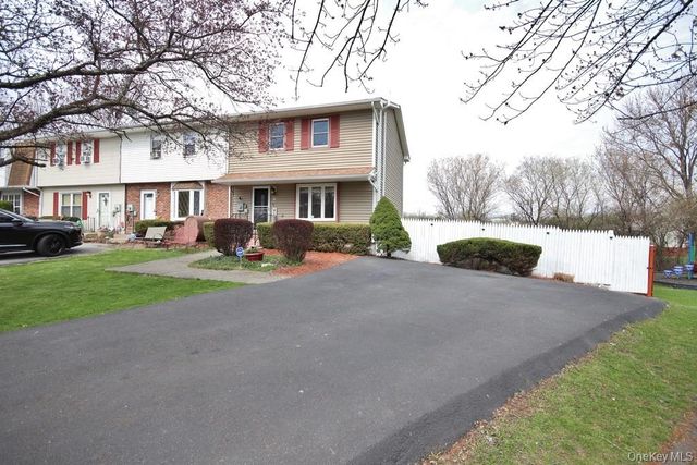 35 Black Stallion Court, Middletown, NY 10940