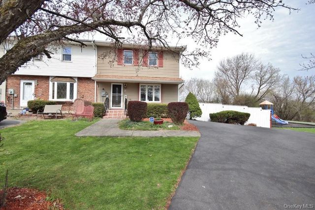 35 Black Stallion Court, Middletown, NY 10940