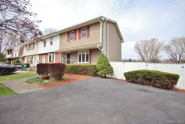 35 Black Stallion Court, Middletown, NY 10940