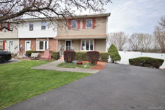 35 Black Stallion Court, Middletown, NY 10940