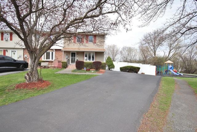 35 Black Stallion Court, Middletown, NY 10940