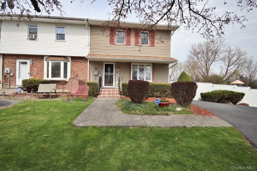 35 Black Stallion Court, Middletown, NY 10940