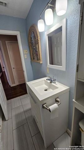 1726 BASSE RD, San Antonio, TX 78213