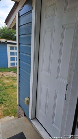 1726 BASSE RD, San Antonio, TX 78213