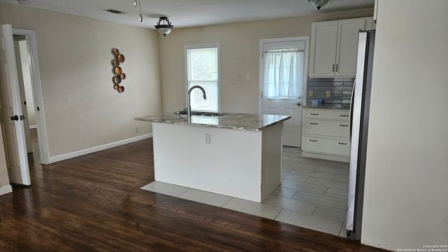 1726 BASSE RD, San Antonio, TX 78213