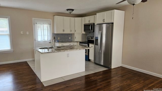 1726 BASSE RD, San Antonio, TX 78213