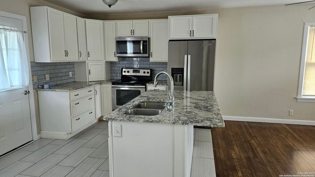 1726 BASSE RD, San Antonio, TX 78213