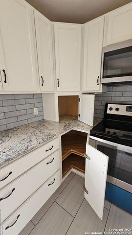 1726 BASSE RD, San Antonio, TX 78213