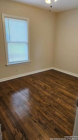 1726 BASSE RD, San Antonio, TX 78213