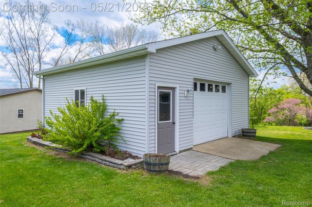 11430 Silver Lake Road, Burns Township, MI 48418