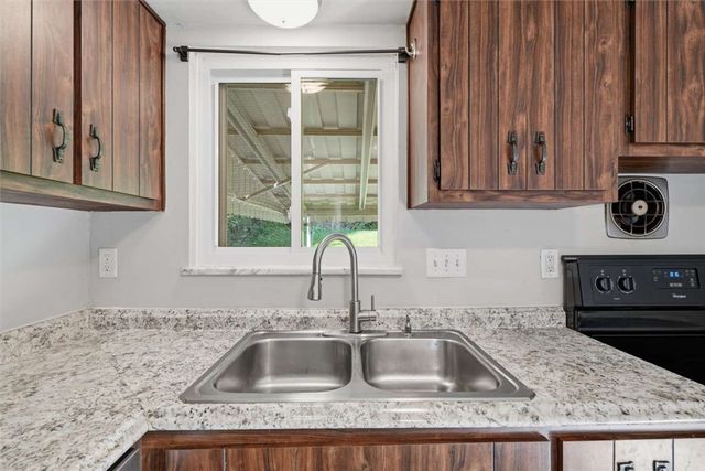 442 Audrey Dr, Pleasant Hills, PA 15236