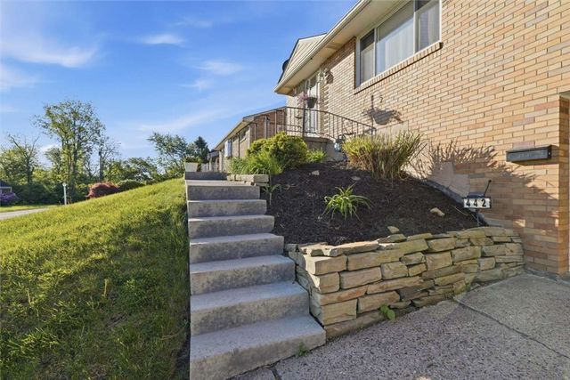 442 Audrey Dr, Pleasant Hills, PA 15236