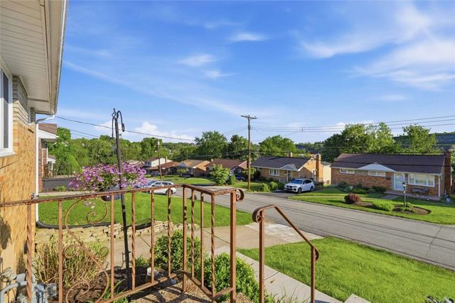 442 Audrey Dr, Pleasant Hills, PA 15236