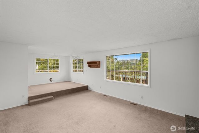 8516 375th Avenue SE, Snoqualmie, WA 98065
