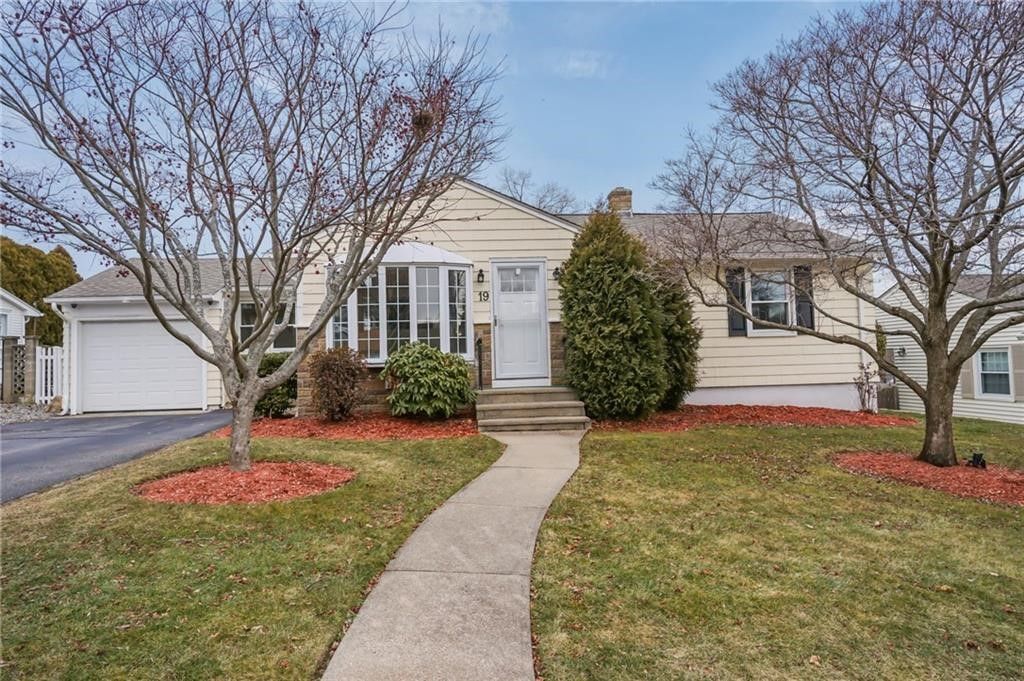 19 Salem Avenue, Cranston, RI 02920