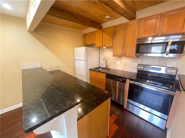 27 Chaumont NW Square, Atlanta, GA 30327