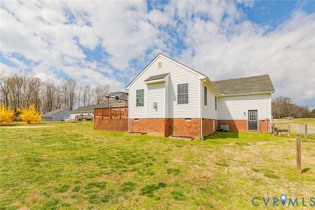 290 Poplar Springs Dr, Tappahannock, VA 22560