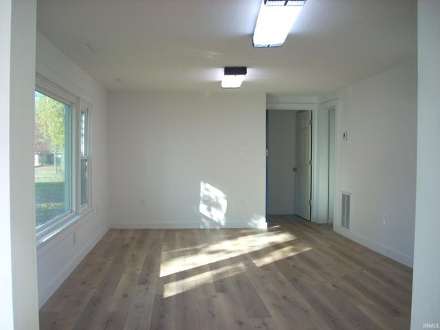 618 W 12 th Street, Rochester, IN 46975