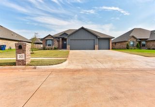 2021 W Crossbow Way, Mustang, OK 73064