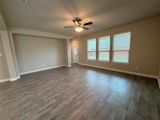 209 Irish Moss Drive, Fort Worth, TX 76052