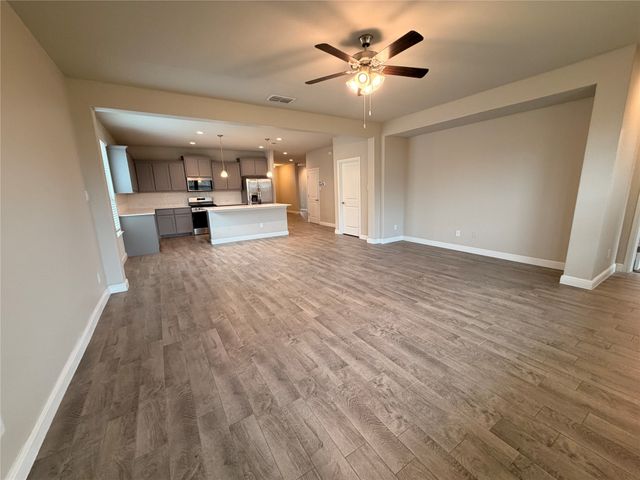 209 Irish Moss Drive, Fort Worth, TX 76052