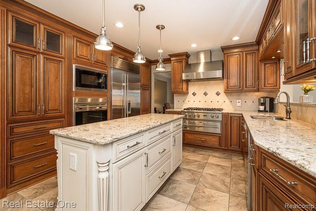 6595 Edith Court, Troy, MI 48085