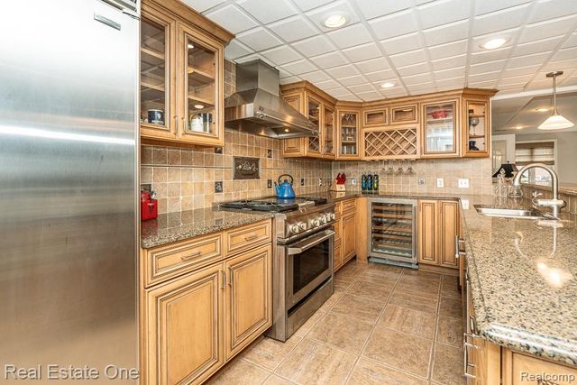 6595 Edith Court, Troy, MI 48085