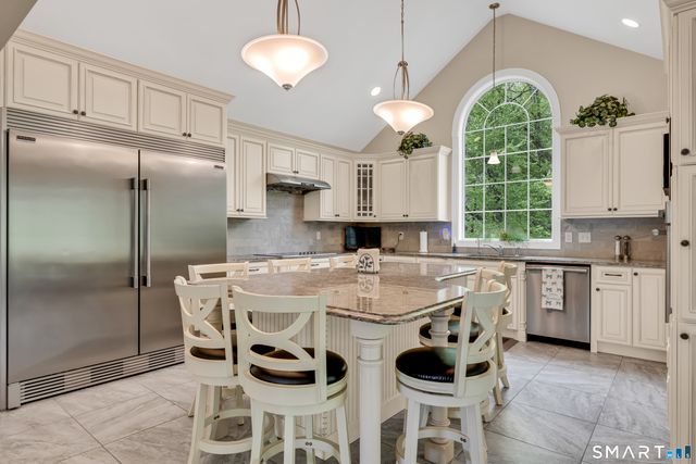 1 Bigwood Lane, Burlington, CT 06013