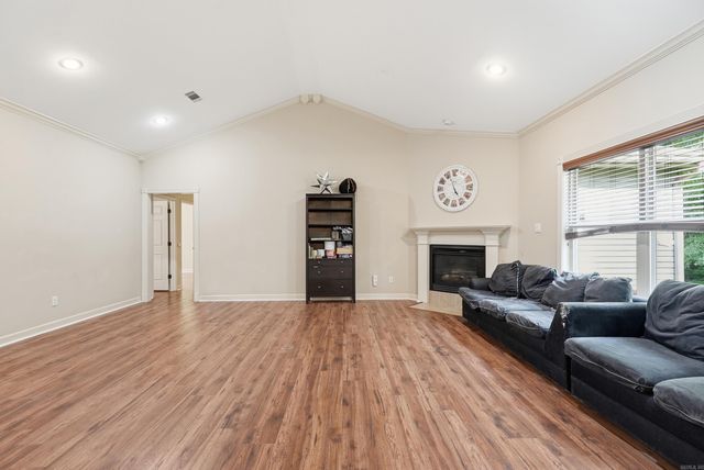 3013 W Greenbrier, Benton, AR 72015
