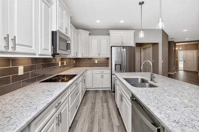 17492 Madison Drive, Clive, IA 50325