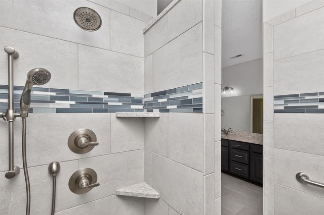 17492 Madison Drive, Clive, IA 50325