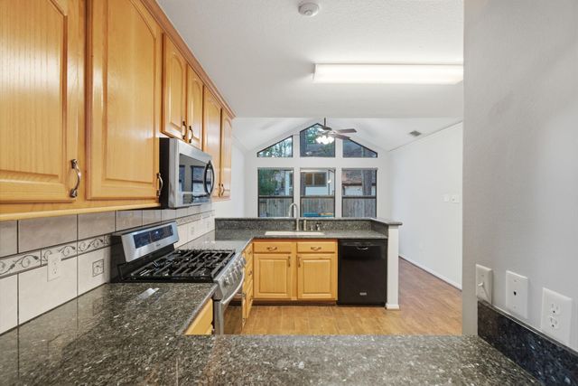 25 N Mossrock Road, The Woodlands, TX 77380