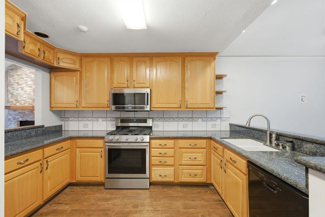 25 N Mossrock Road, The Woodlands, TX 77380