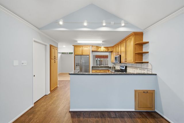 25 N Mossrock Road, The Woodlands, TX 77380