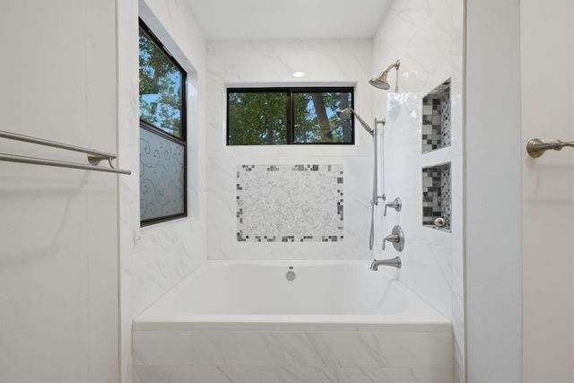 25 N Mossrock Road, The Woodlands, TX 77380