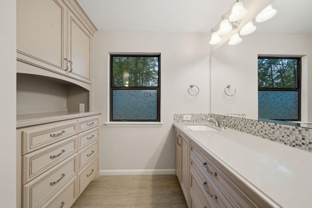 25 N Mossrock Road, The Woodlands, TX 77380