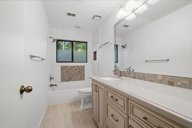 25 N Mossrock Road, The Woodlands, TX 77380