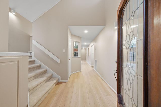 25 N Mossrock Road, The Woodlands, TX 77380