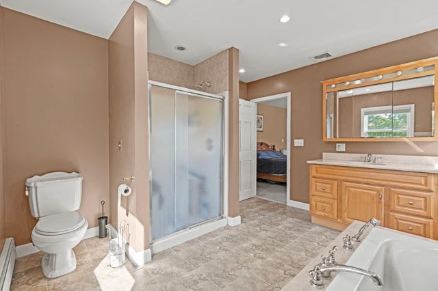 11 Pilgrim Rd, Woburn, MA 01801