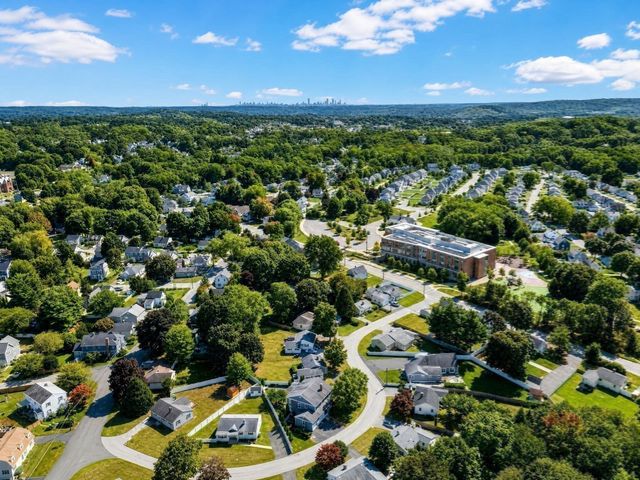 11 Pilgrim Rd, Woburn, MA 01801