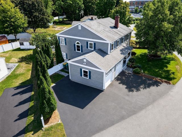 11 Pilgrim Rd, Woburn, MA 01801