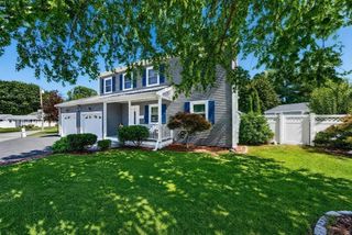 11 Pilgrim Rd, Woburn, MA 01801