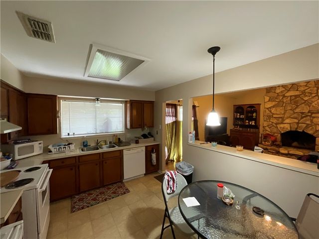 6721 Canyon Creek Dr, Corpus Christi, TX 78413