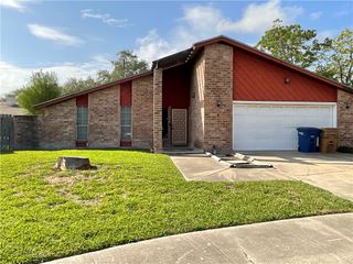 6721 Canyon Creek Dr, Corpus Christi, TX 78413