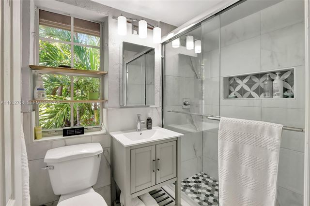 3375 SW 29th Ter 1, Miami, FL 33133