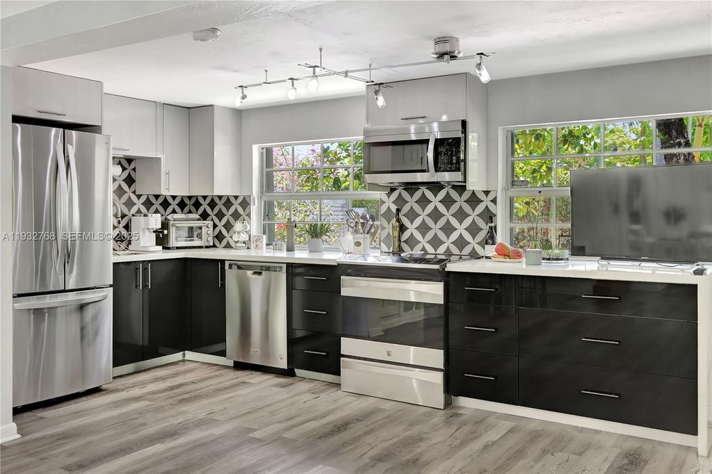 3375 SW 29th Ter 1, Miami, FL 33133